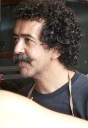 Alfredo Iriarte. Uruguayo. Actor, director, pedagogo, artísta plástico y mascarero